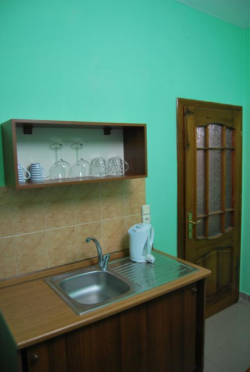 H And H Guesthouse Velipoje Ngoại thất bức ảnh
